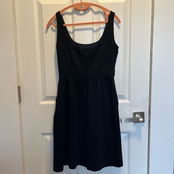 Classic Black Mini Dress with Pockets - Picture 4 of 5